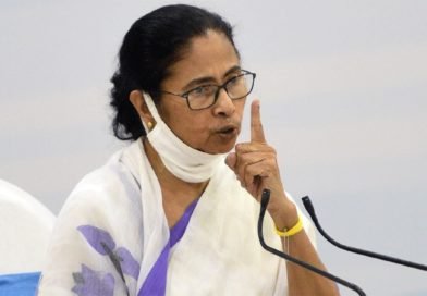 ممتا بنرجی نے الیکشن کمیشن سے ملاقات کے دوران نامناسب سلوک کیا۔