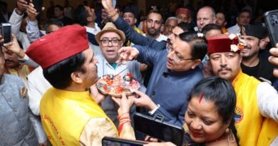 جھوما لندن میں اتراکھنڈی لوک گیت، سی ایم دھامی کے استقبال کے لیے شاندار رنگا رنگ پروگرام کا انعقاد