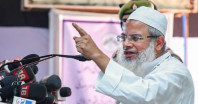 وندے ماترم نافذ کرنا آئین کے خلاف ہے۔